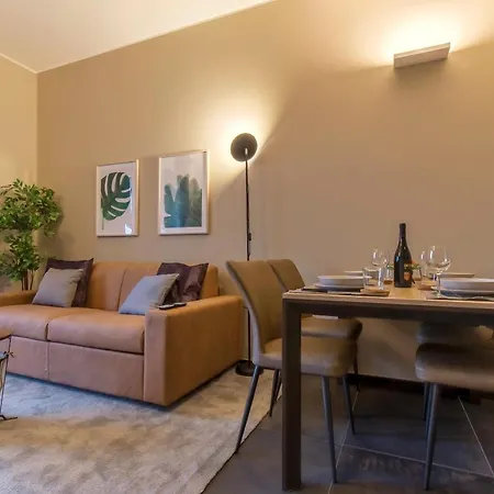 Modern & Bright 2 Bedroom Flat 50m From M4 Stop Apartmán *