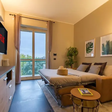 Modern & Bright 2 Bedroom Flat 50m From M4 Stop * 밀라노