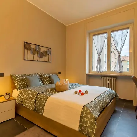 Modern & Bright 2 Bedroom Flat 50m From M4 Stop Apartmán *