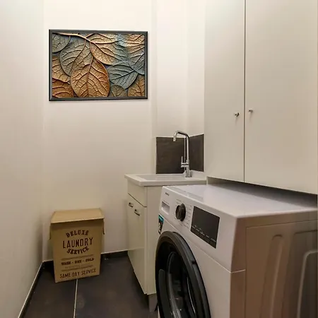 Modern & Bright 2 Bedroom Flat 50m From M4 Stop * 밀라노