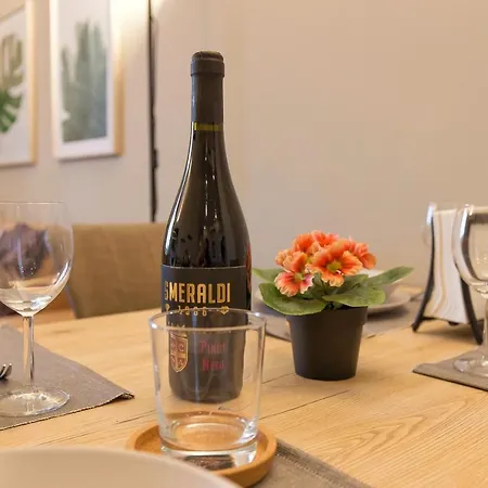 Modern & Bright 2 Bedroom Flat 50m From M4 Stop Μιλάνο