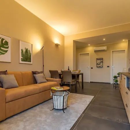 Modern & Bright 2 Bedroom Flat 50m From M4 Stop Μιλάνο