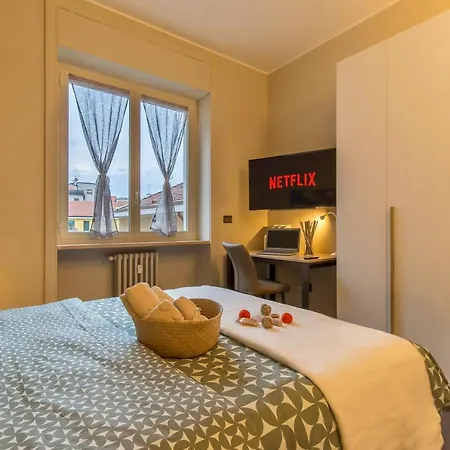 Modern & Bright 2 Bedroom Flat 50m From M4 Stop Μιλάνο