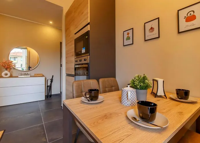 Modern & Bright 2 Bedroom Flat 50m From M4 Stop Apartament *