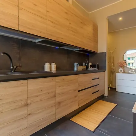Modern & Bright 2 Bedroom Flat 50m From M4 Stop * Milan