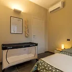Modern & Bright 2 Bedroom Flat 50m From M4 Stop شقة *