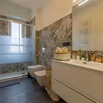 Modern & Bright 2 Bedroom Flat 50m From M4 Stop
