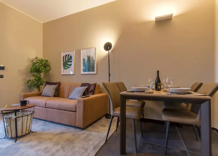 Modern & Bright 2 Bedroom Flat 50m From M4 Stop Apartment *