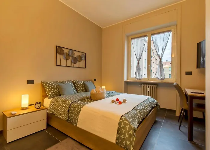 Modern & Bright 2 Bedroom Flat 50m From M4 Stop Apartment *