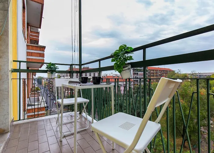 Apartment Modern & Bright 2 Bedroom Flat 50m From M4 Stop